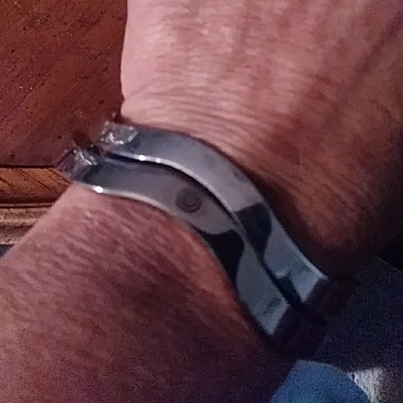 SALE!Vintage S.S. wavy oval shaped 925 hinged bangle bracelet 1 ONLY LEFT! - Picture 6 of 8